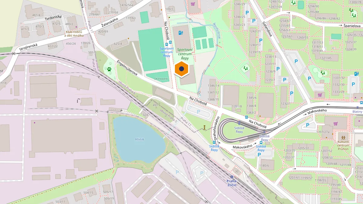 Mapa okolí: Sportovní centrum Řepy v ulici Na Chobotě, zastávka autobusu Sportovní centrum Řepy u budovy, tramvajová smyčka Sídliště Řepy a železniční zastávka Praha-Zličín.